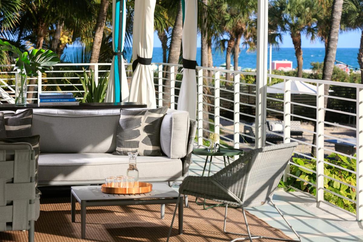 Отель Kimpton Surfcomber Hotel