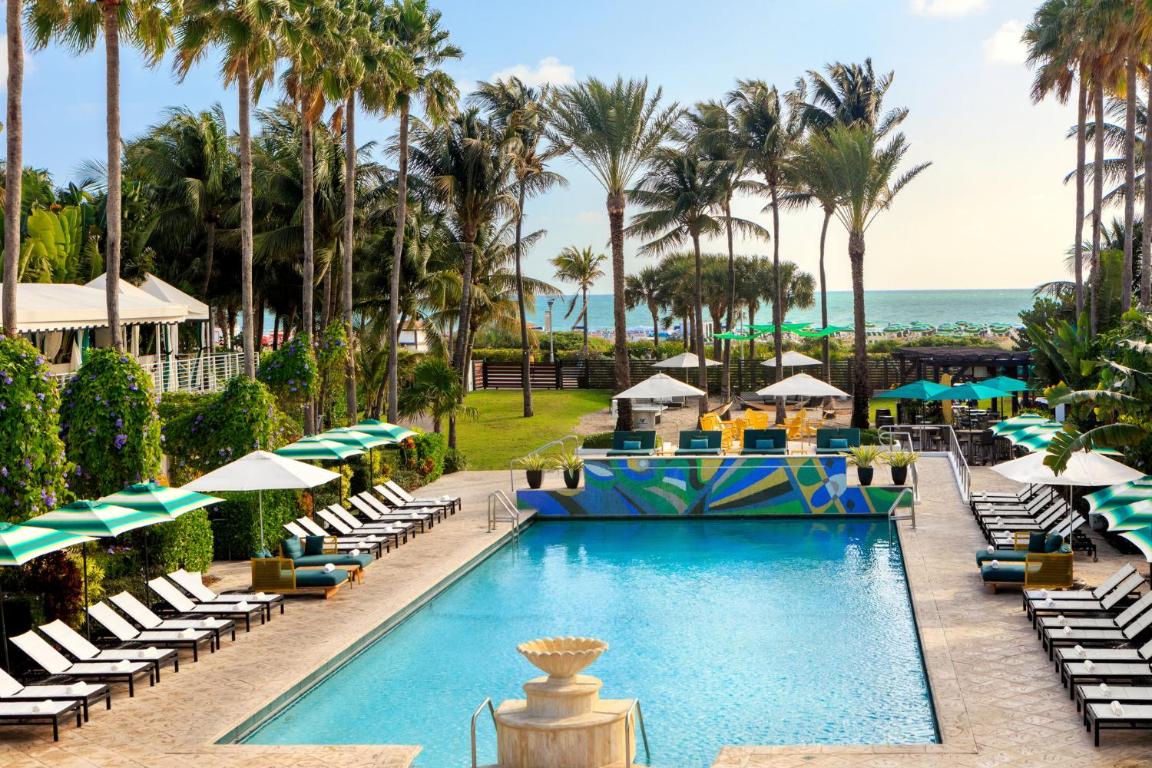 Отель Kimpton Surfcomber Hotel