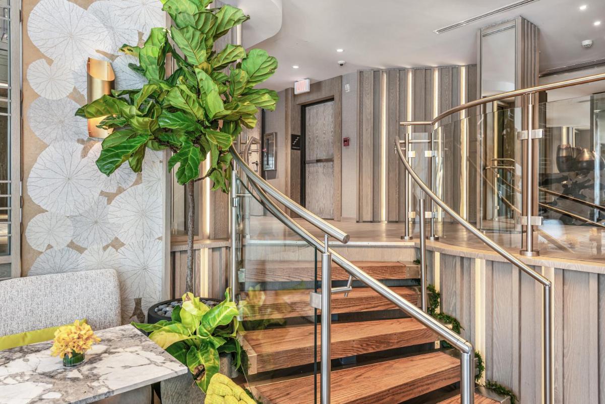 Отель Lennox Miami Beach
