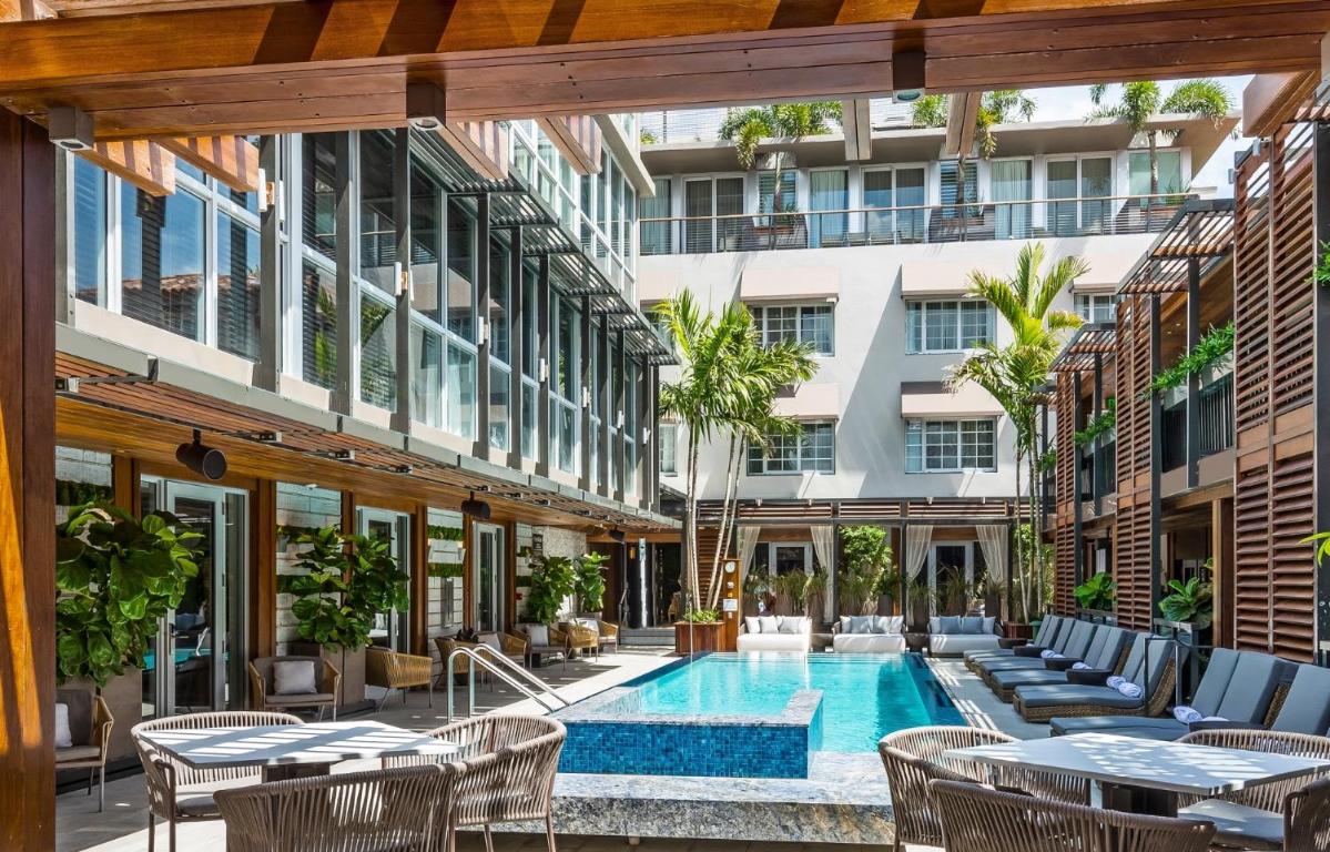 Отель Lennox Miami Beach