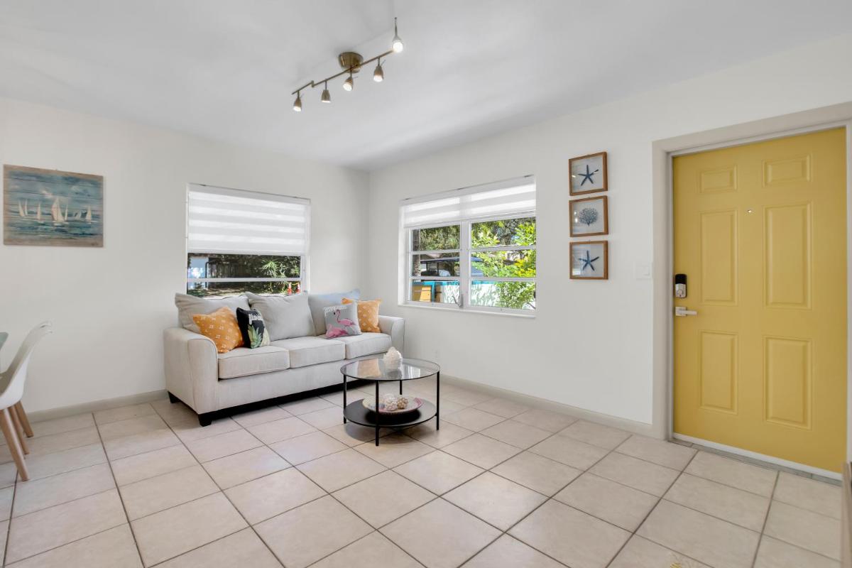 Апартаменты LoKal Rental Tropical Florida destination