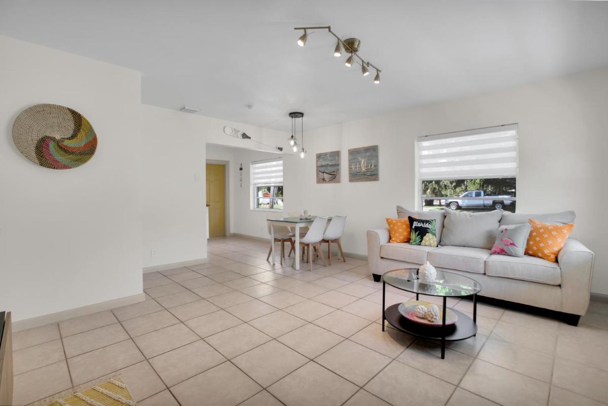 Апартаменты LoKal Rental Tropical Florida destination