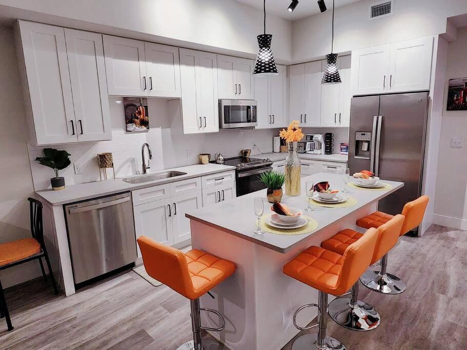 Апартаменты Luxe & cozy 3Beds, 2rooms, EV Gym Near Beaches&Downtown WPB