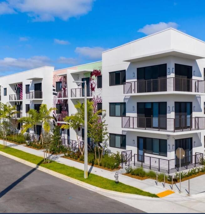 Апартаменты Luxe & cozy 3Beds, 2rooms, EV Gym Near Beaches&Downtown WPB