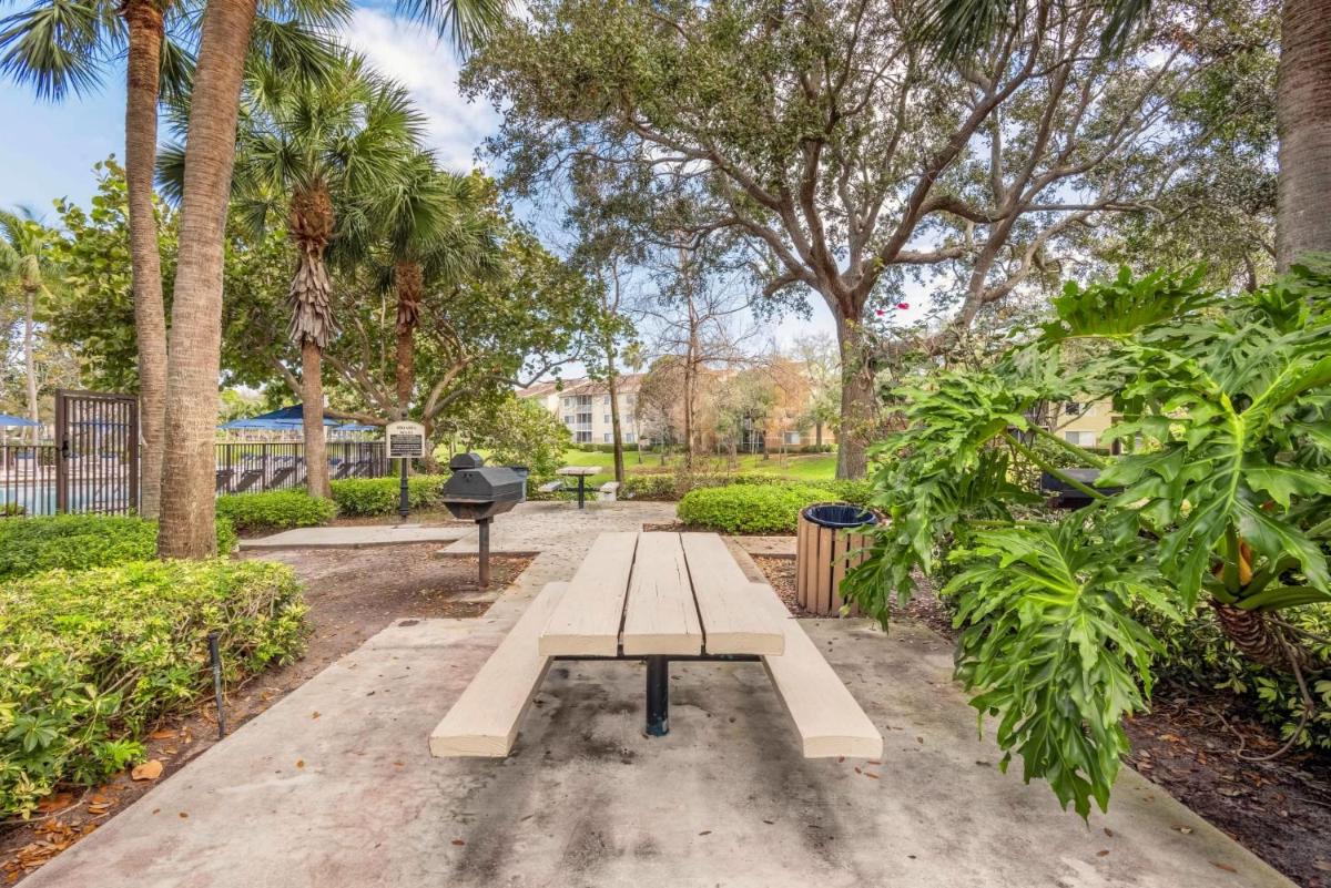 Апартаменты Luxurious Apartments with Pool and Gym in Boynton Beach