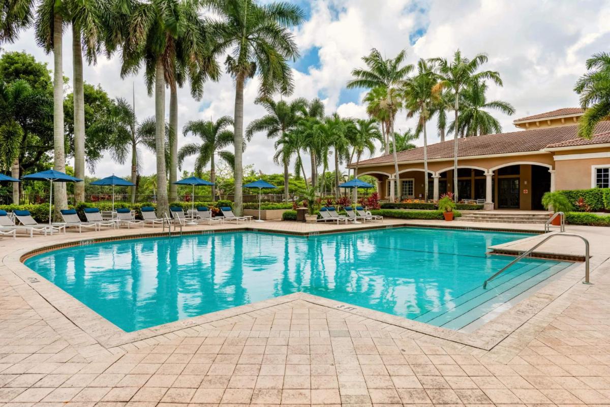 Апартаменты Luxurious Apartments with Pool and Gym in Boynton Beach
