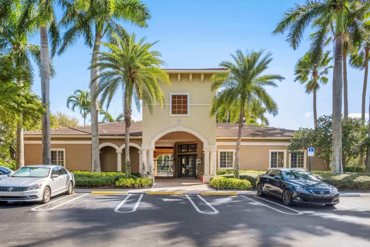 Апартаменты Luxurious Apartments with Pool and Gym in Boynton Beach