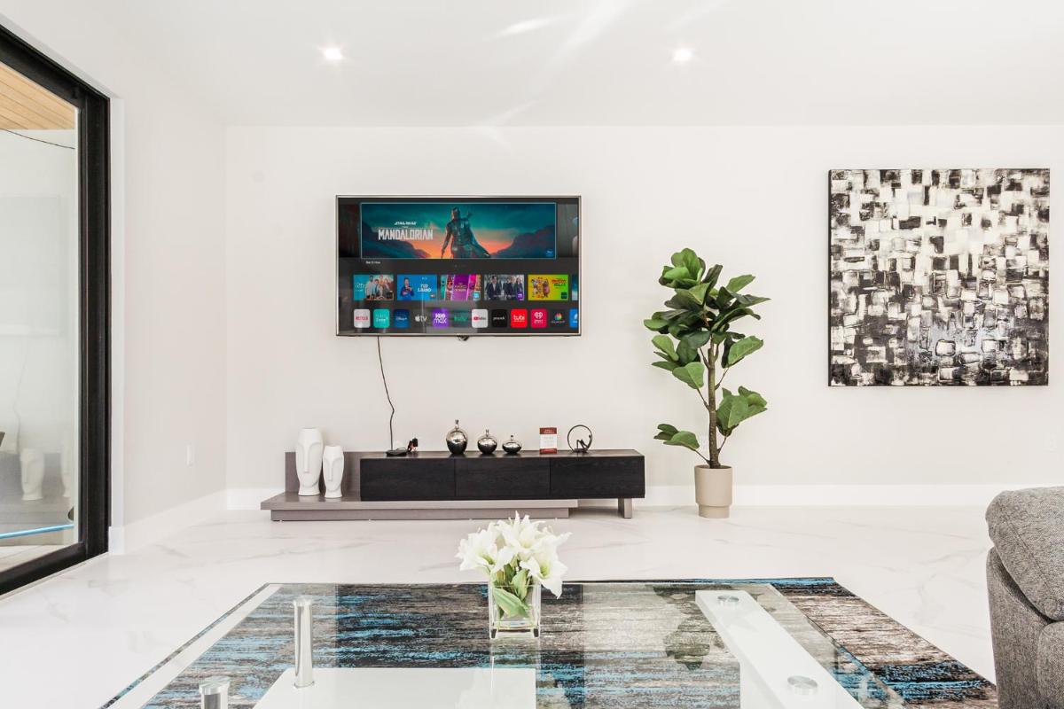 Апартаменты Luxury Paradise walk to Las Olas -5 mins to Beach