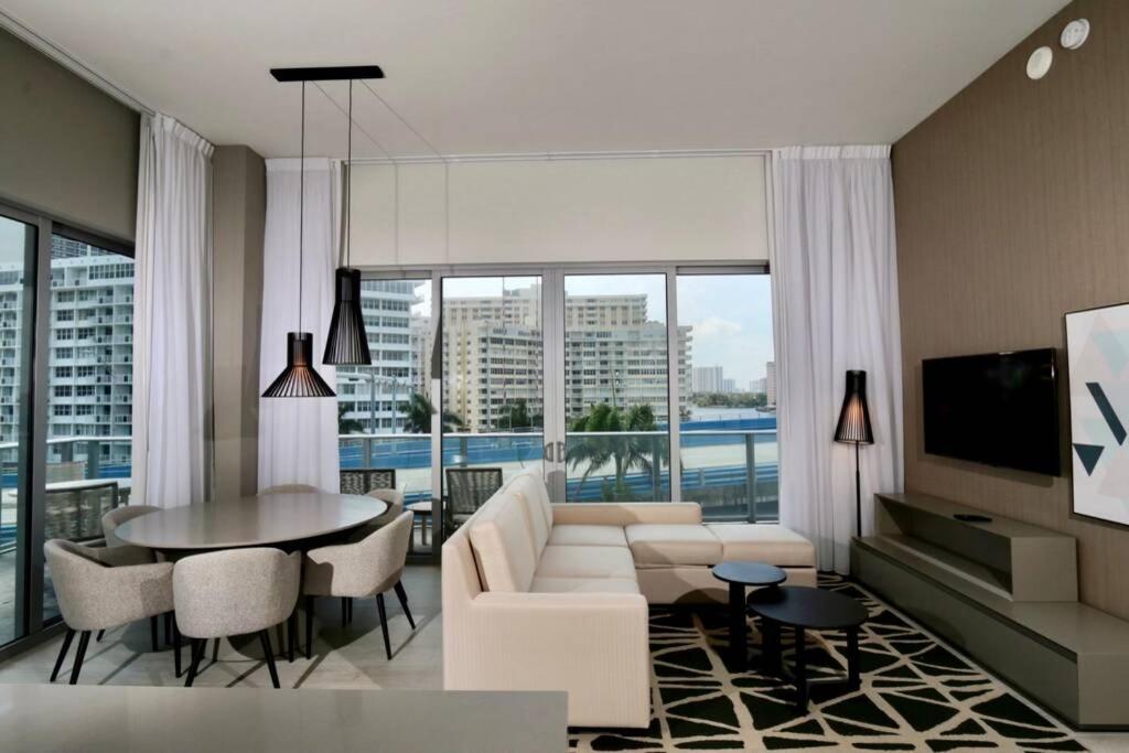Апартаменты Luxury Two Bed Two Bath Beach Resort Condo