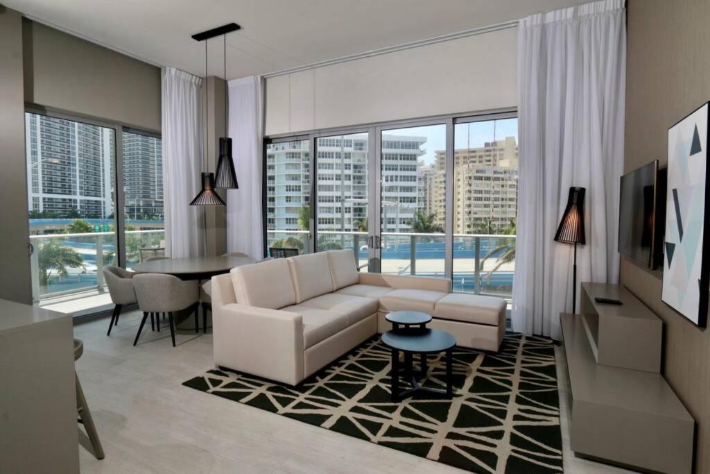 Апартаменты Luxury Two Bed Two Bath Beach Resort Condo