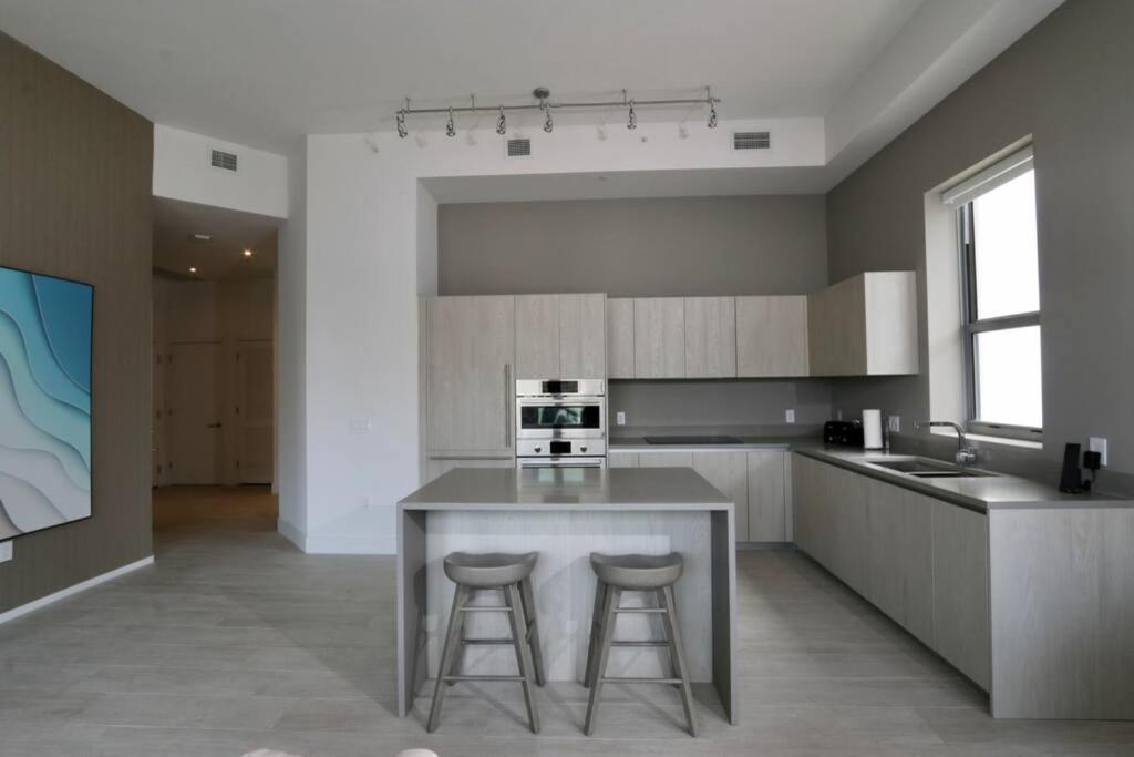 Апартаменты Luxury Two Bed Two Bath Beach Resort Condo