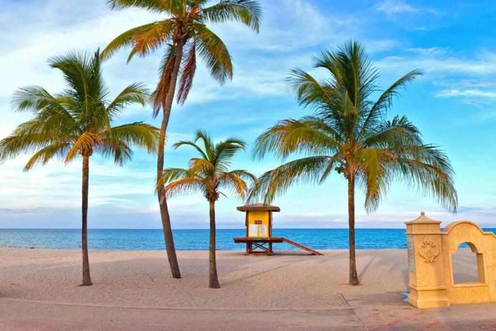 Апартаменты Luxury Two Bed Two Bath Beach Resort Condo