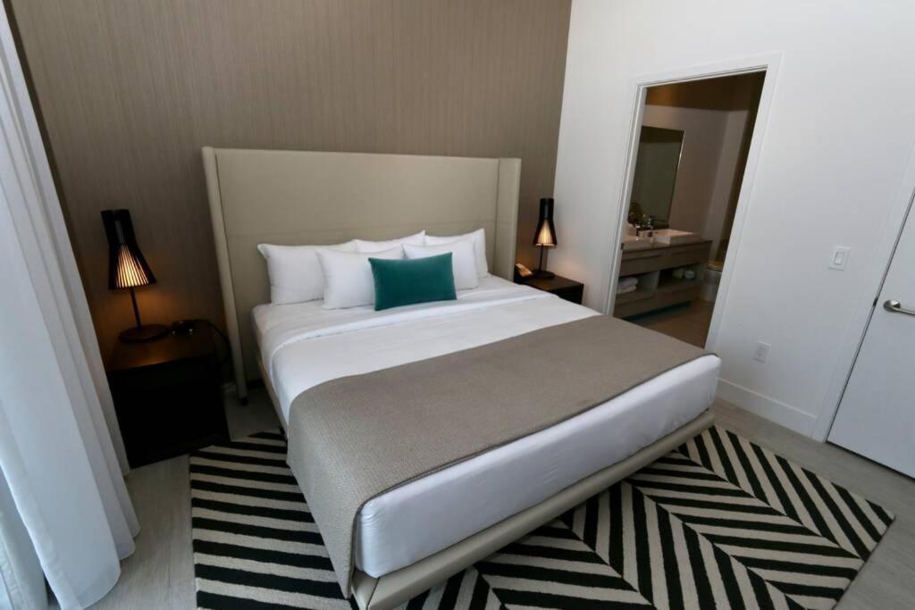 Апартаменты Luxury Two Bed Two Bath Beach Resort Condo