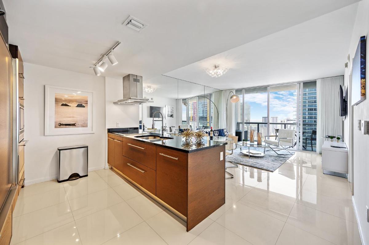 Апартаменты Majestic High Rise Unit with Ocean view