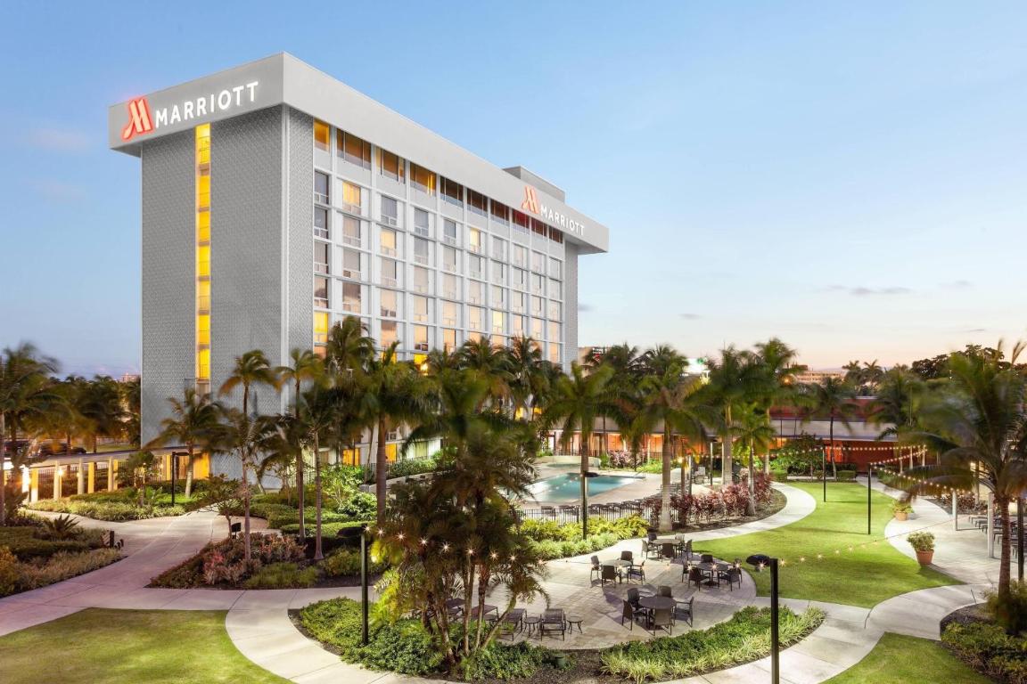 Отель Miami Airport Marriott