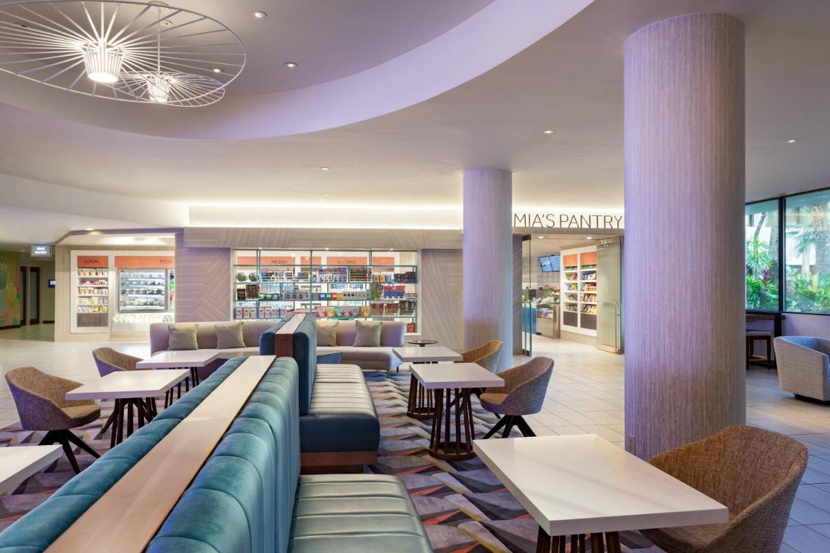 Отель Miami Airport Marriott