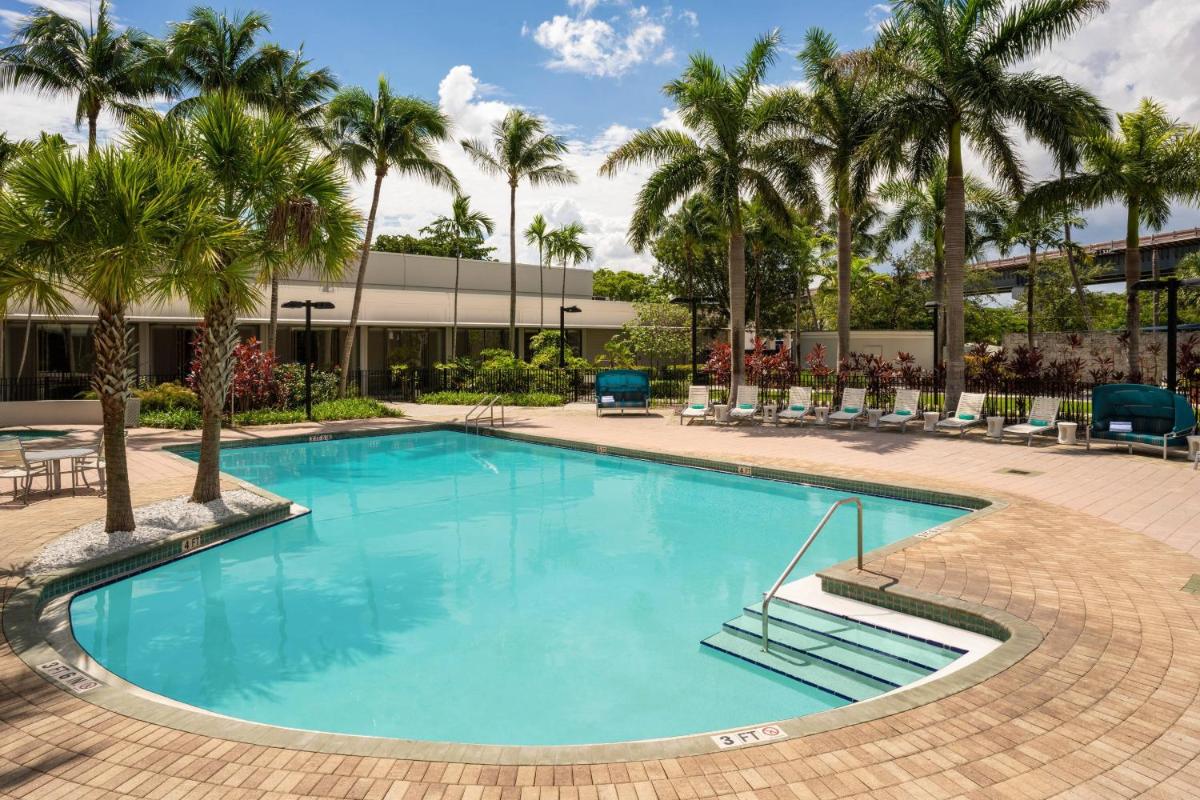 Отель Miami Airport Marriott