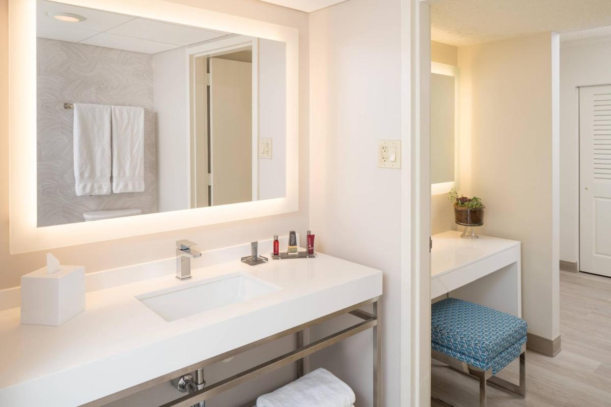 Отель Miami Airport Marriott