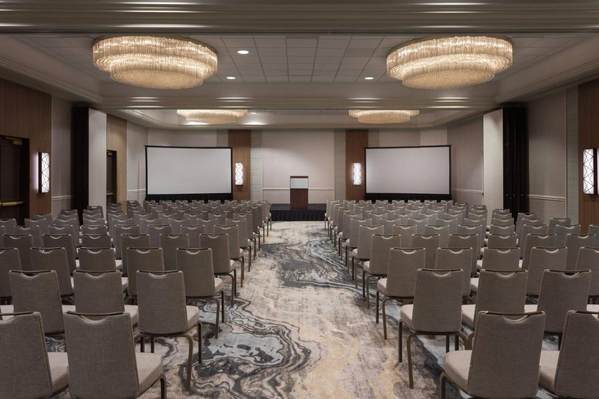 Отель Miami Airport Marriott