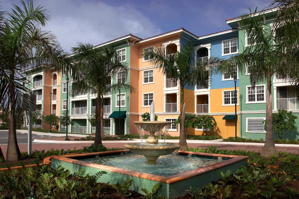 Отель Mizner Place at Weston Town Center
