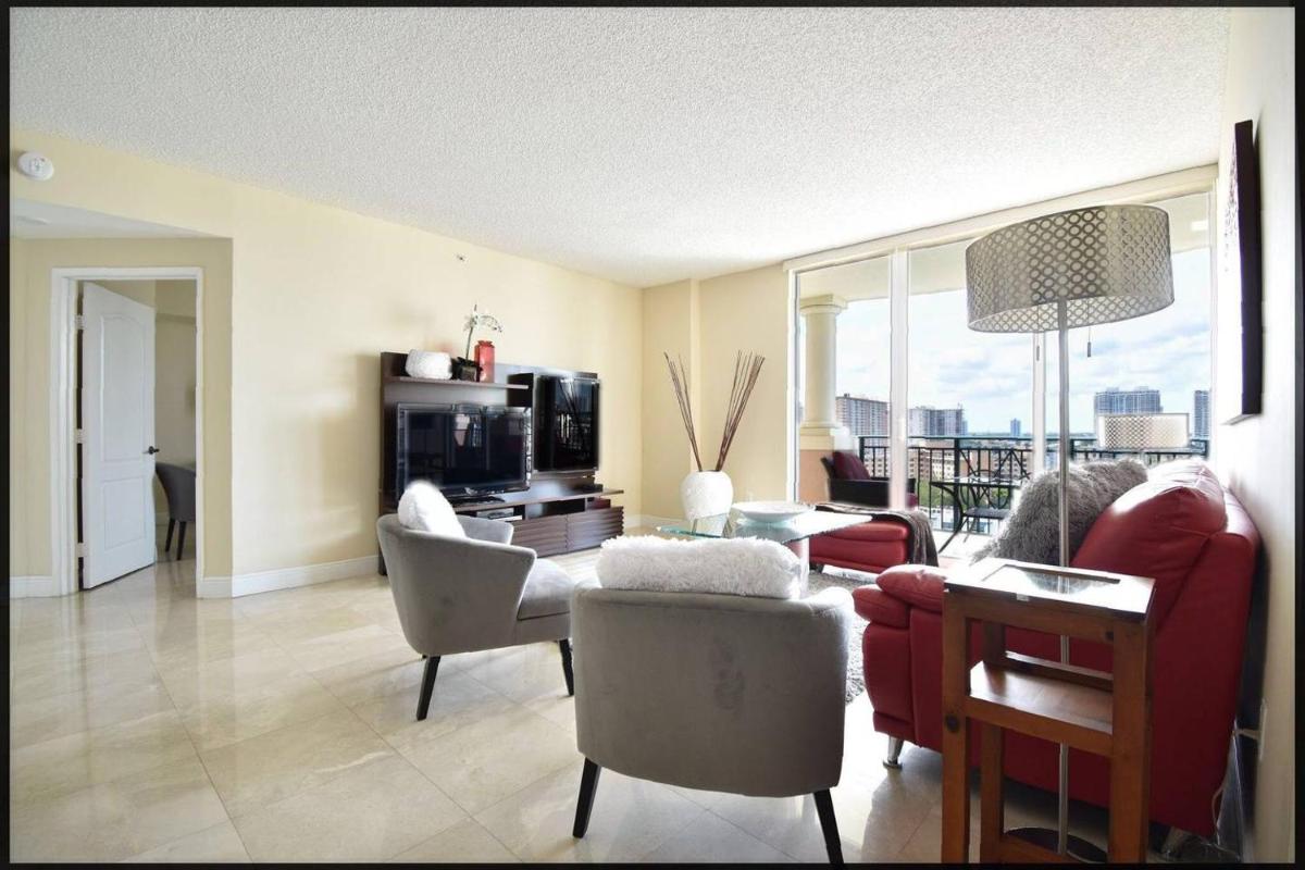 Апартаменты Modern Asian inspired 2 bedroom apt