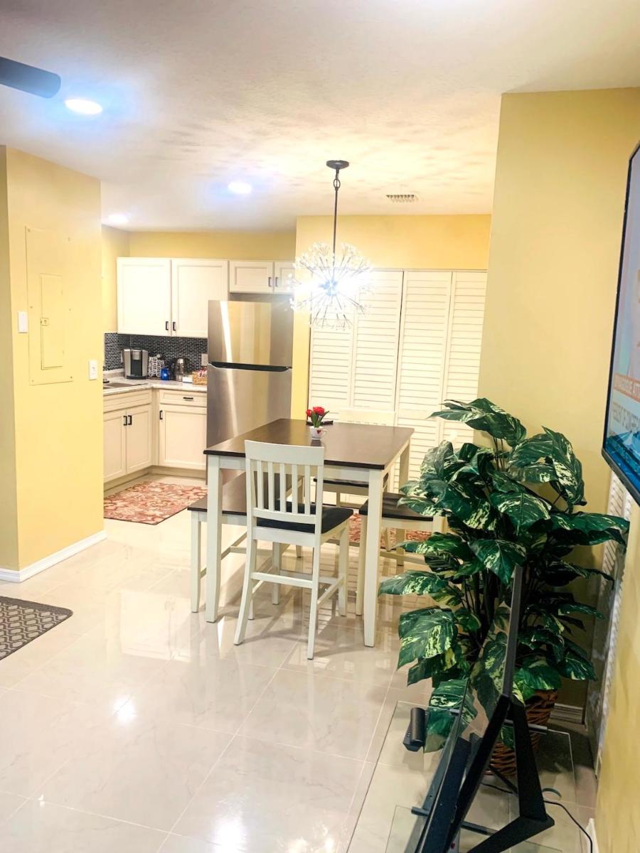 Апартаменты Montego Bay Breeze