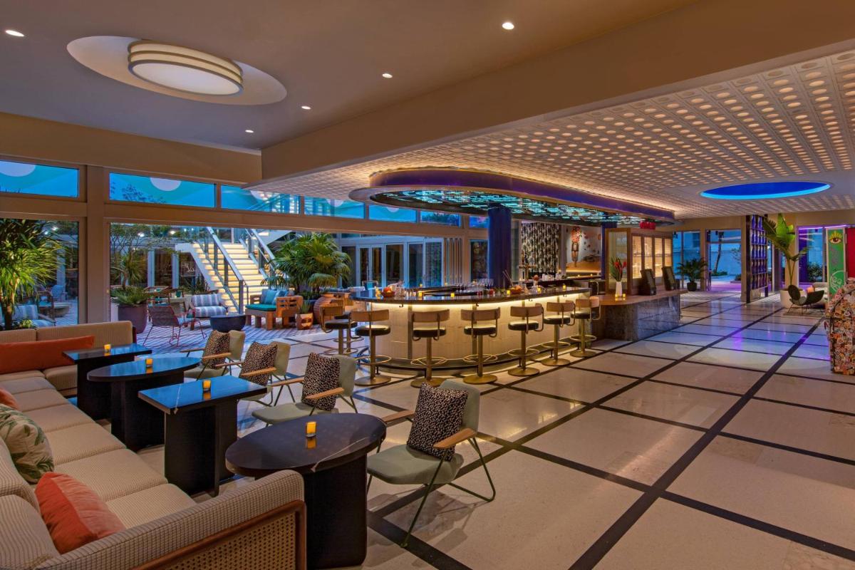 Отель Moxy Miami South Beach