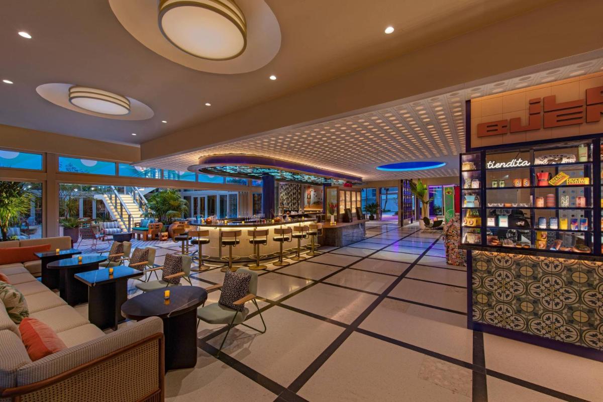 Отель Moxy Miami South Beach