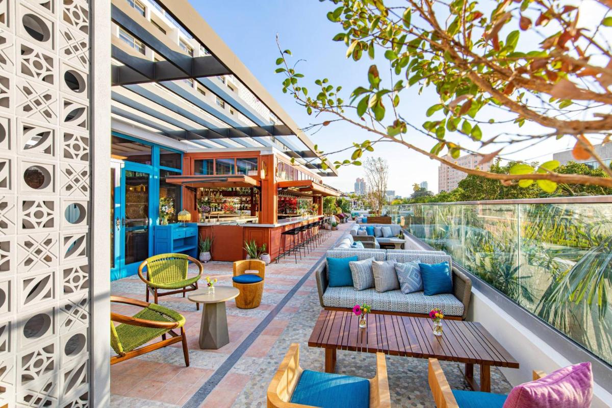 Отель Moxy Miami South Beach