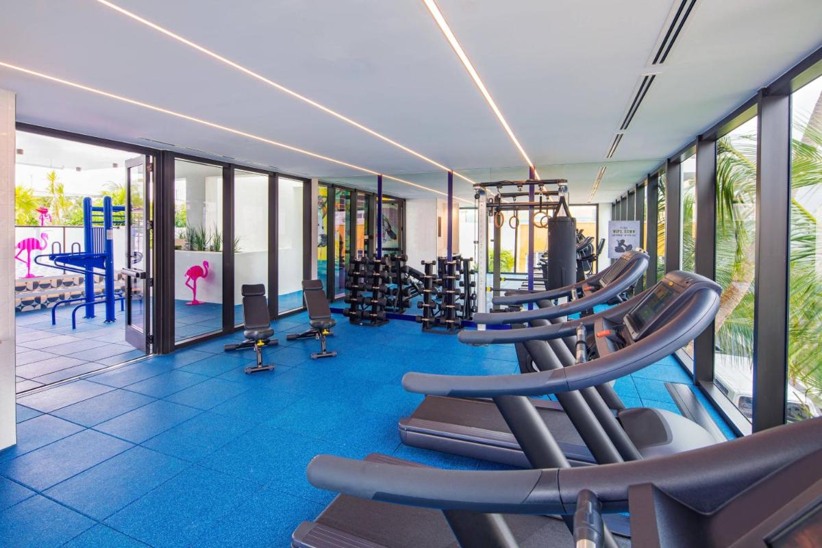 Отель Moxy Miami South Beach