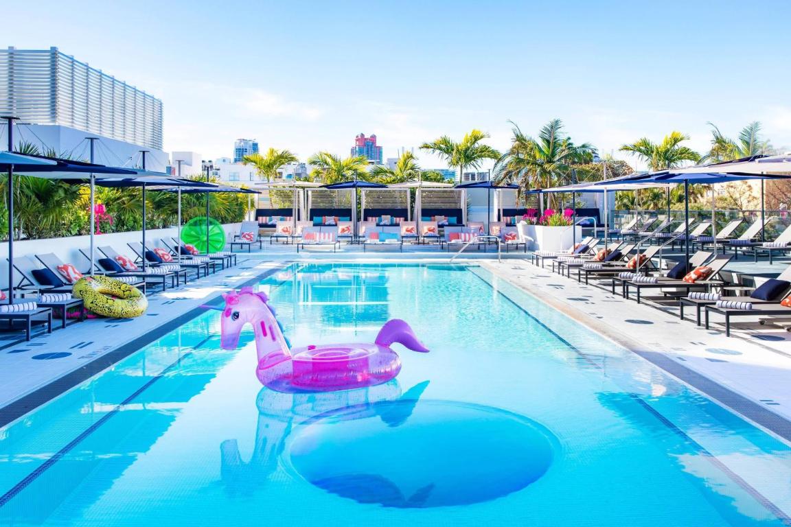 Отель Moxy Miami South Beach
