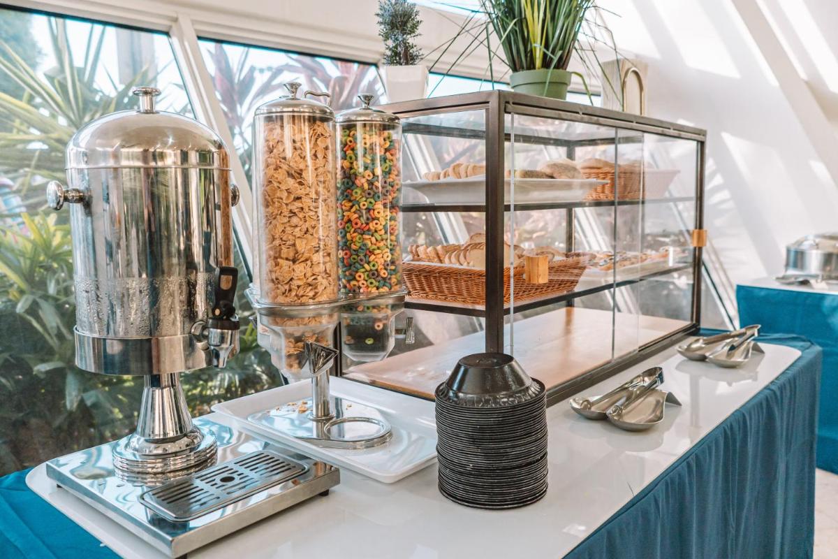 Отель Nuvo Suites Hotel — Miami Doral