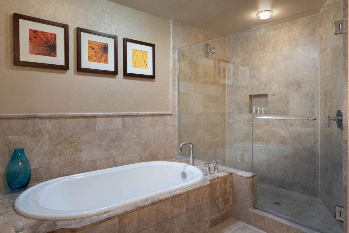 Отель Palm Beach Marriott Singer Island Beach Resort & Spa
