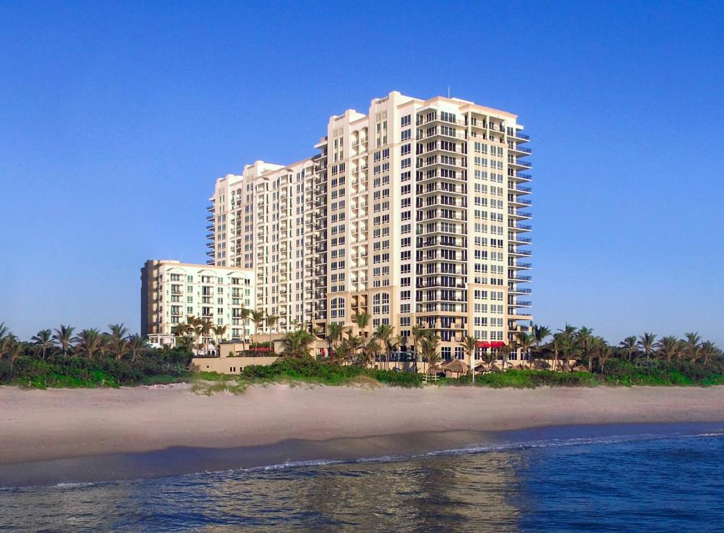 Отель Palm Beach Singer Island Resort & Spa Luxury Suites