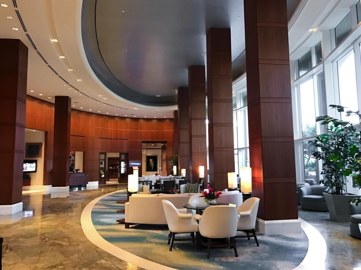 Отель Palm Beach Singer Island Resort & Spa Luxury Suites