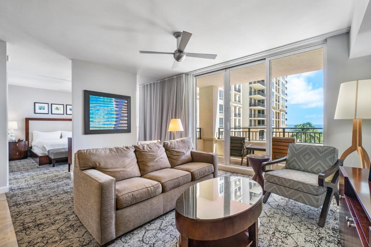 Отель Palm Beach Singer Island Resort & Spa Luxury Suites