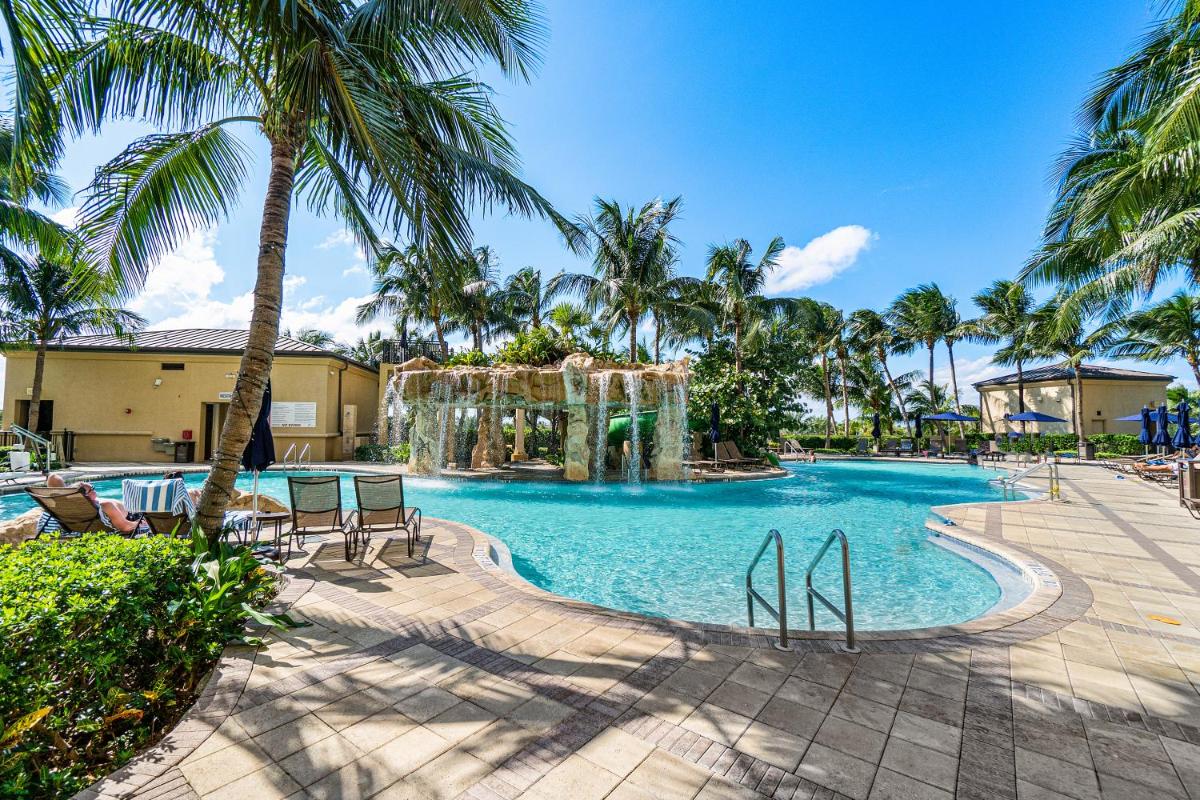 Отель Palm Beach Singer Island Resort & Spa Luxury Suites