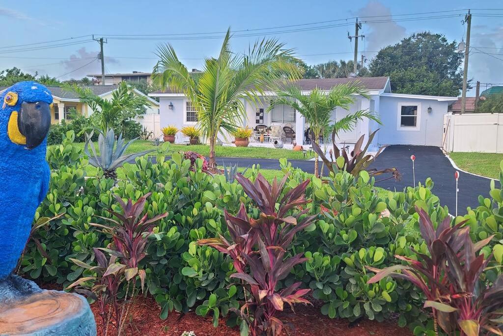 Апартаменты Palm Springs 3-Bedroom 2-Bath 5 Miles to the Beach