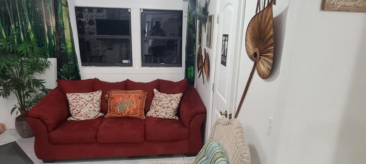 Апартаменты Palm Springs 3-Bedroom 2-Bath 5 Miles to the Beach