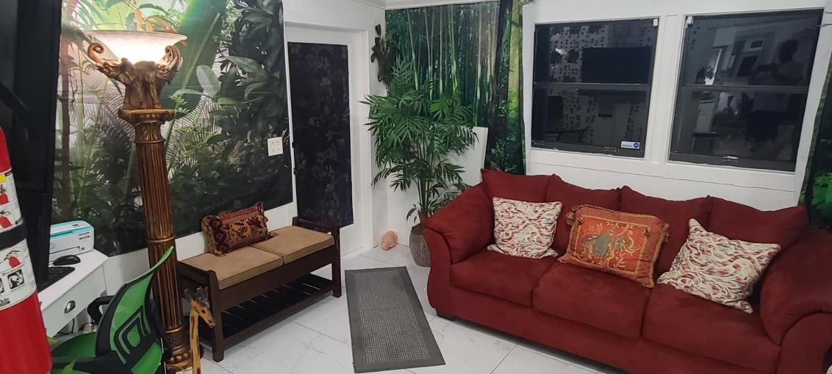 Апартаменты Palm Springs 3-Bedroom 2-Bath 5 Miles to the Beach