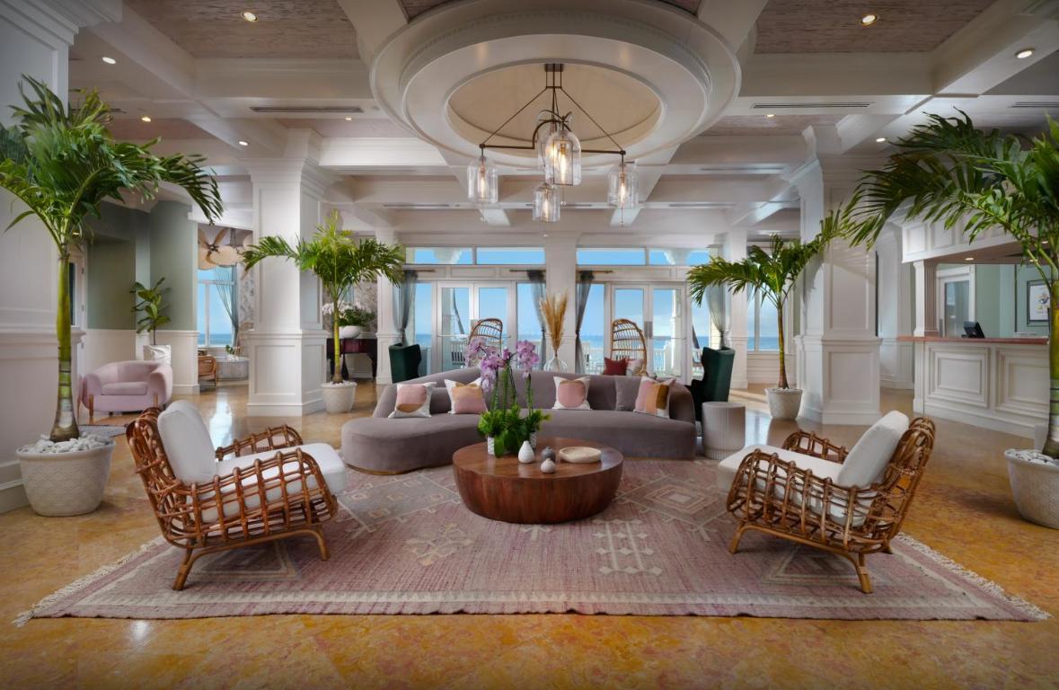 Апартаменты Pelican Grand Beach Resort, a Noble House Resort