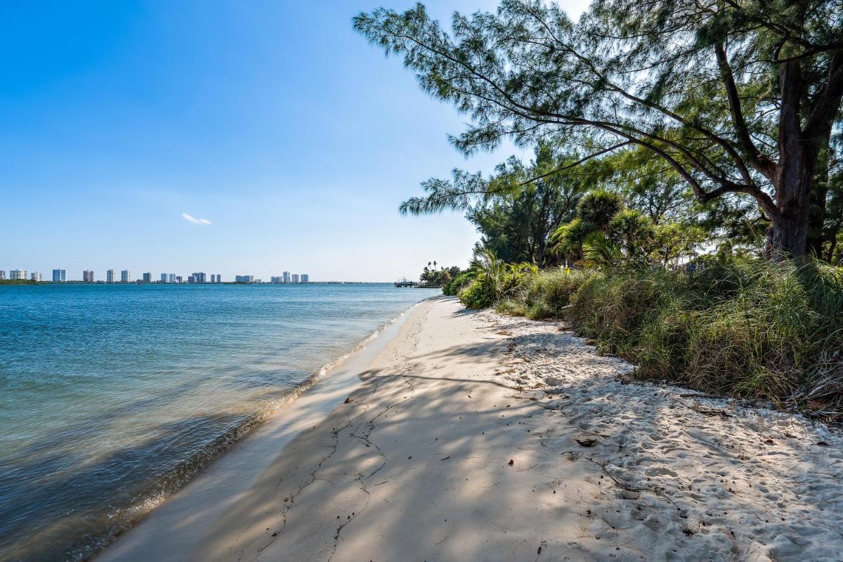 Апартаменты Play-cation at Fairhaven 2 King beds 2 miles 2 Beach