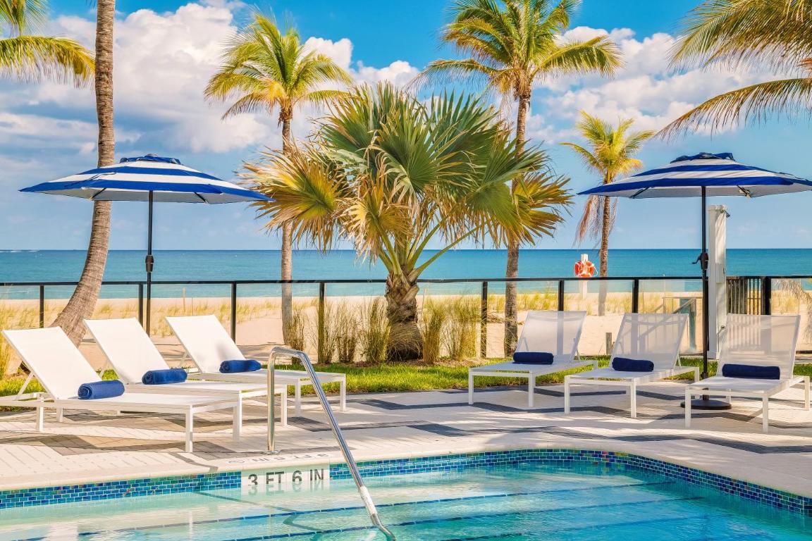 Отель Plunge Beach Resort