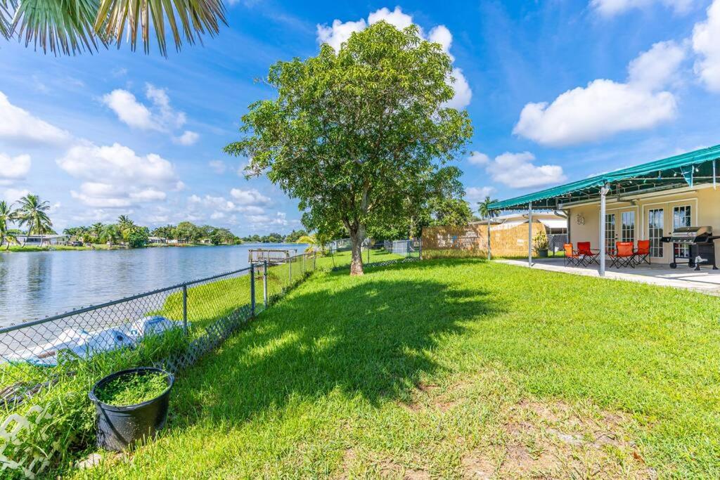 Апартаменты Private Lakefront Home in Miami/Pembroke