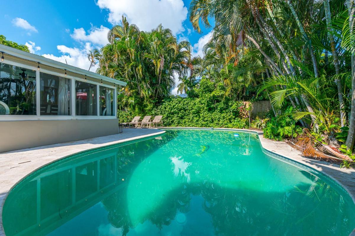 Аппартаменты Private Oasis on Quiet Street! Pool + Tiki Hut!