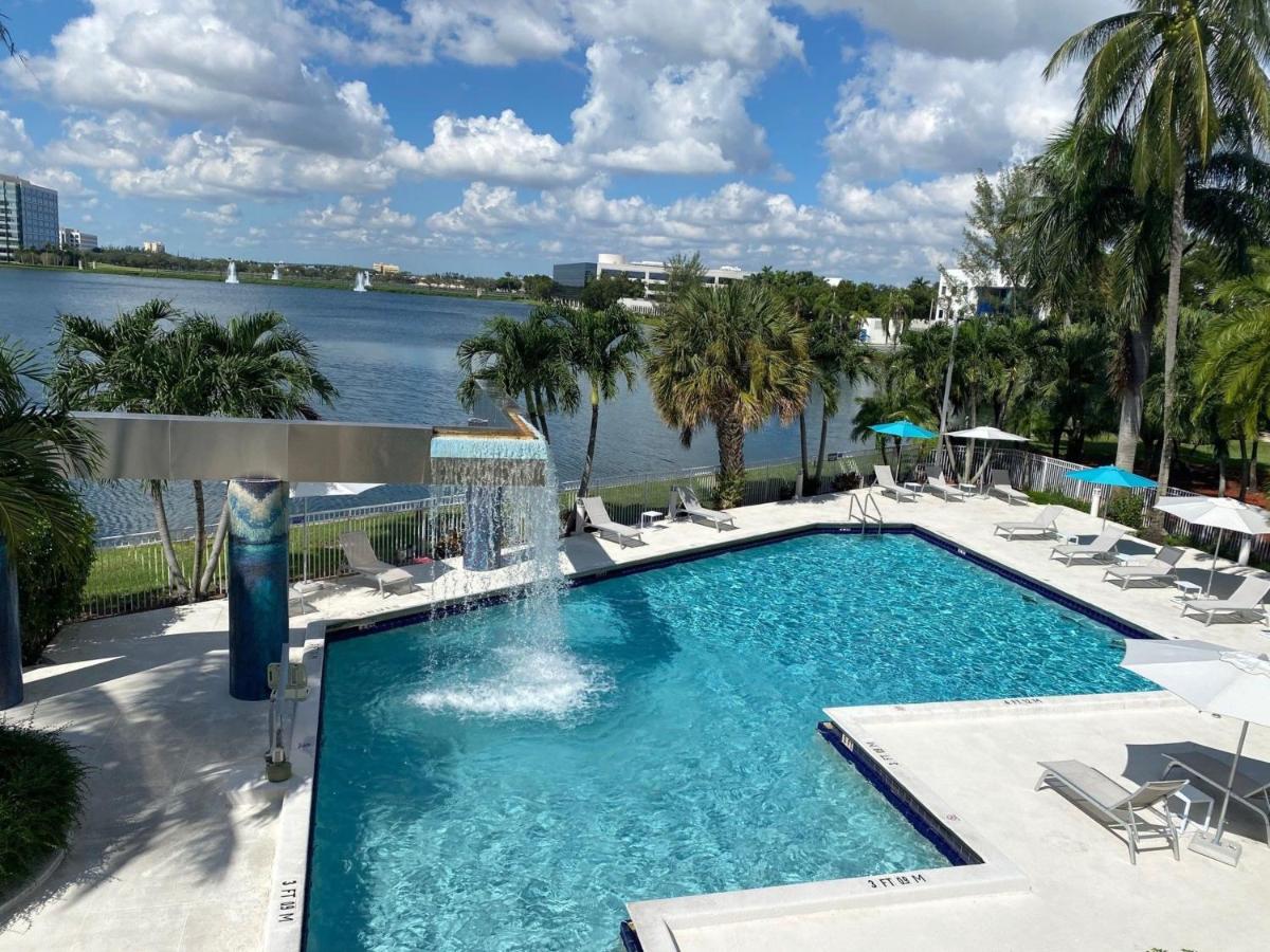 Отель Pullman Miami Airport