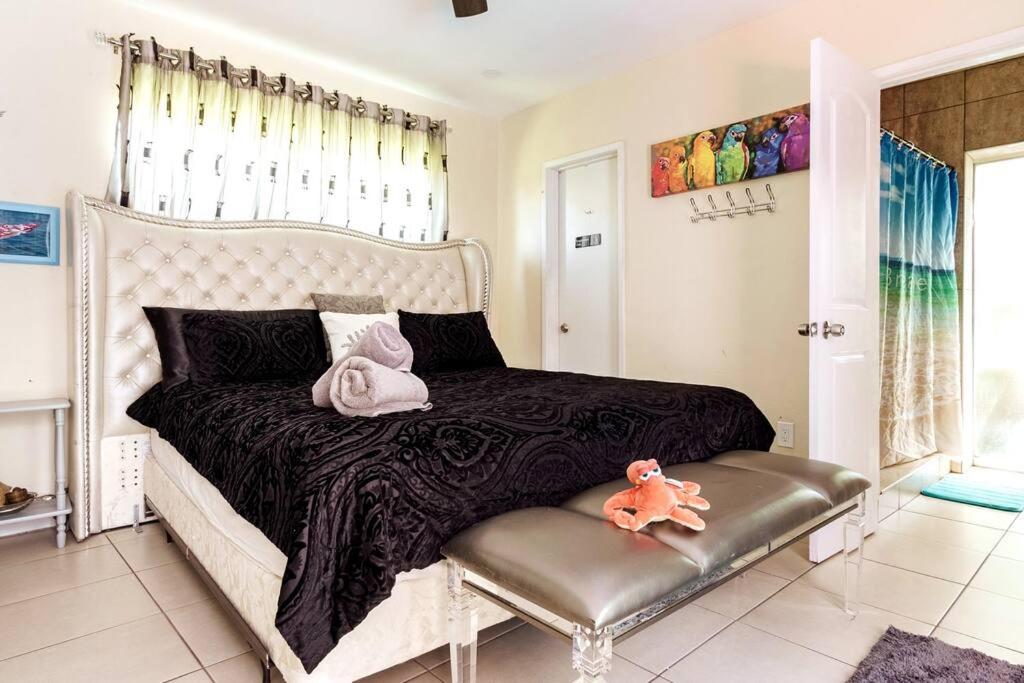 Апартаменты RIVER to BEACH 3 R 2 B Family and Pet Heated pool Airport Downtown Beach K2