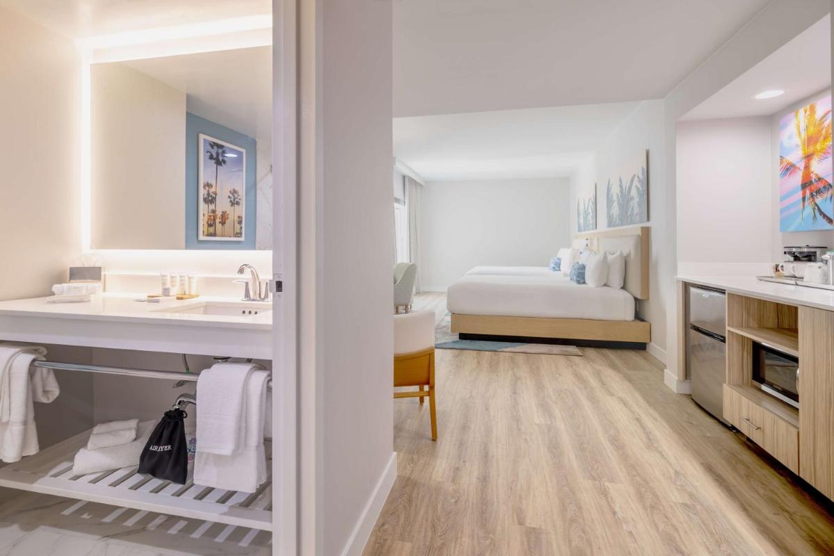Отель Radisson Resort Miami Beach