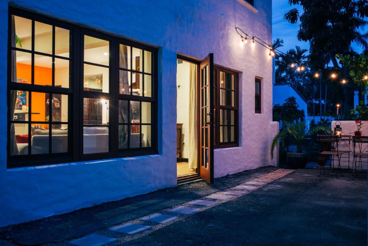 Апартаменты Historic Coconut Grove Cottage Home