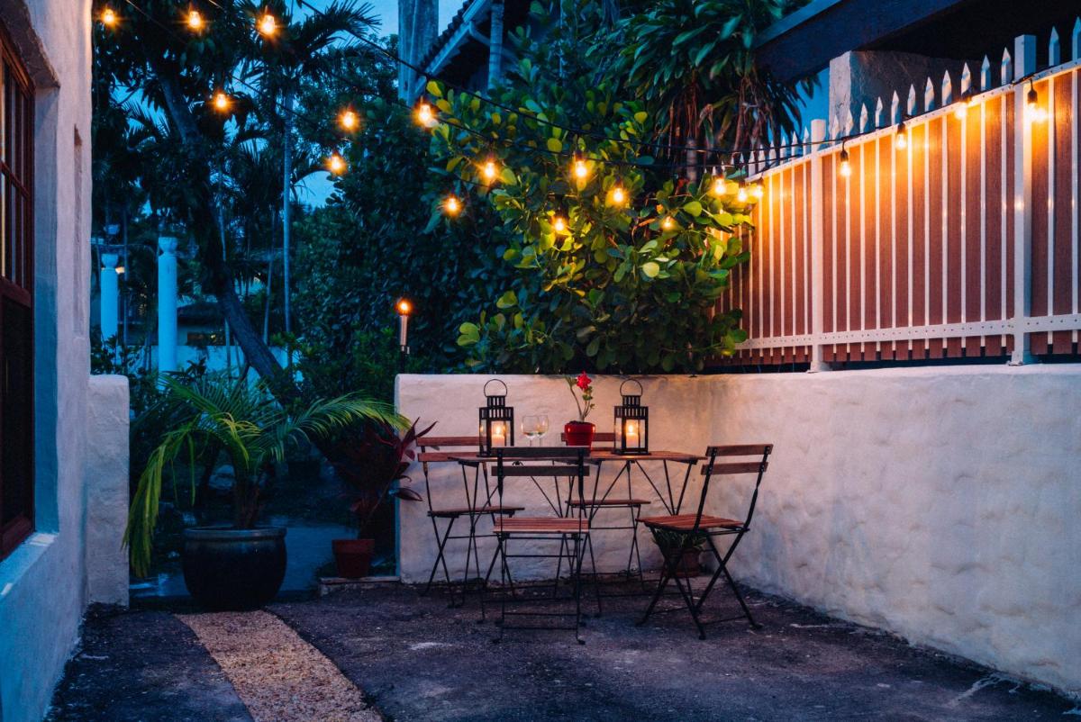 Апартаменты Historic Coconut Grove Cottage Home